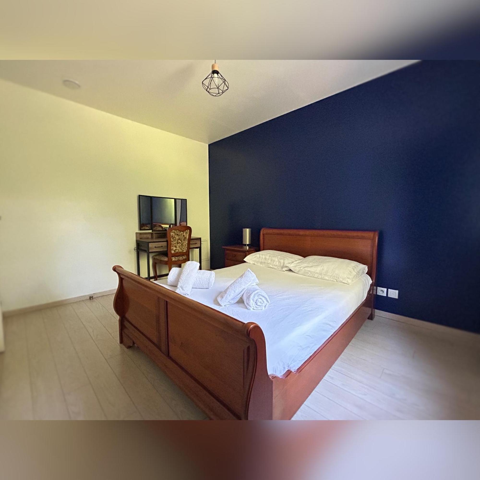 Le Duplex Chessy - 15Min From Disneyland - 2 Private Parkings - Garden - Kingsize & Queensize Bed - Supermarket Behind The House Екстер'єр фото