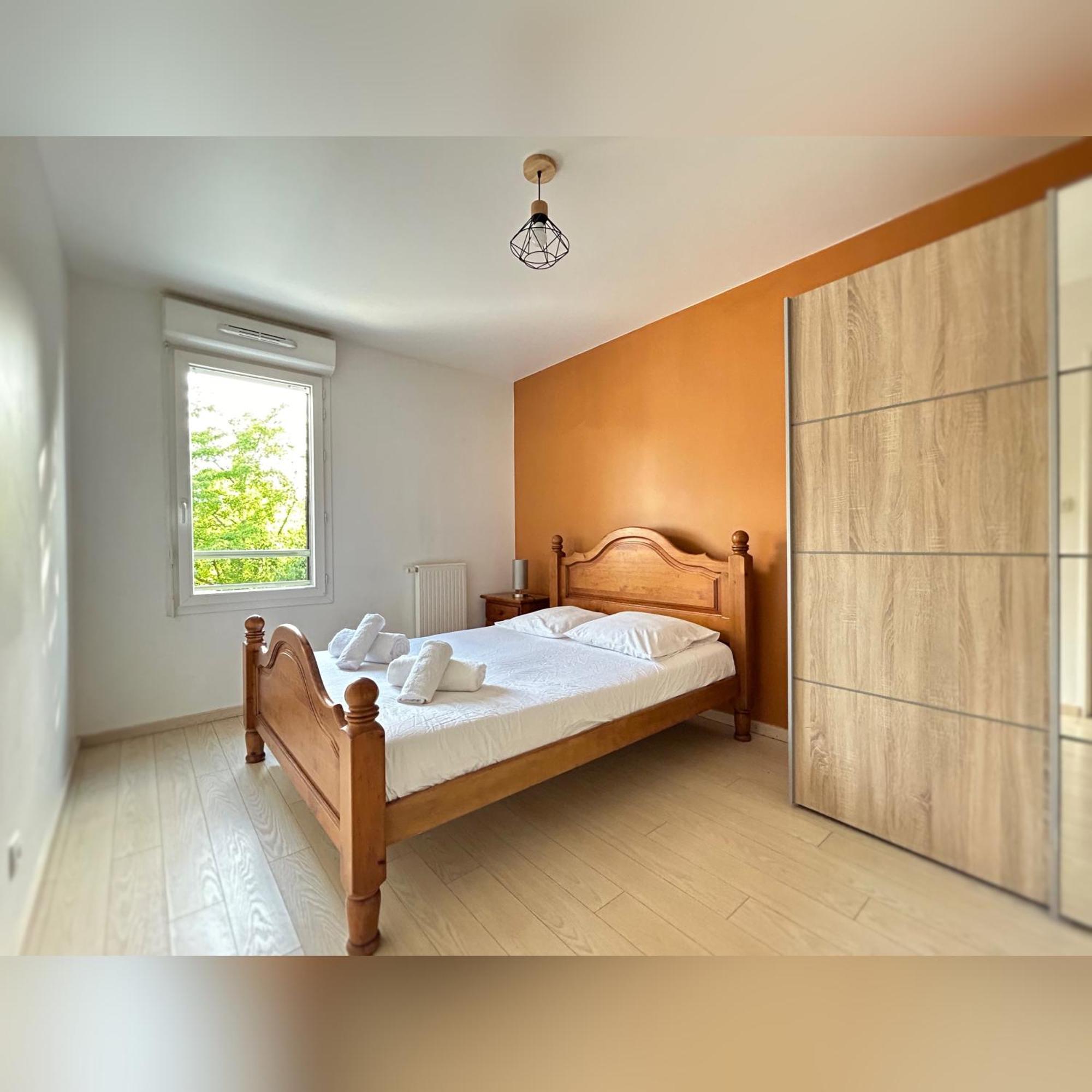 Le Duplex Chessy - 15Min From Disneyland - 2 Private Parkings - Garden - Kingsize & Queensize Bed - Supermarket Behind The House Екстер'єр фото